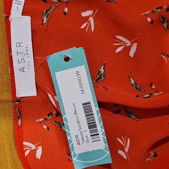 Astr The Label Tawnia Surplice Top Sz L NWT MSRP $68 - Picture 6 of 8
